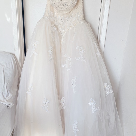 STUNNING IVORY TULLE LACE CORSET PEARL FLORAL TULLE BALLGOWN WEDDING DRESS SZ 6 - Picture 6 of 16